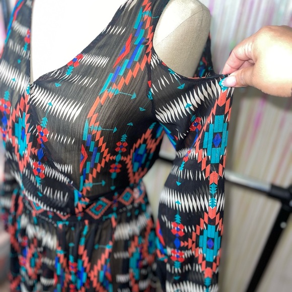 Bebe Aztec cold shoulder dress - Picture 2 of 7